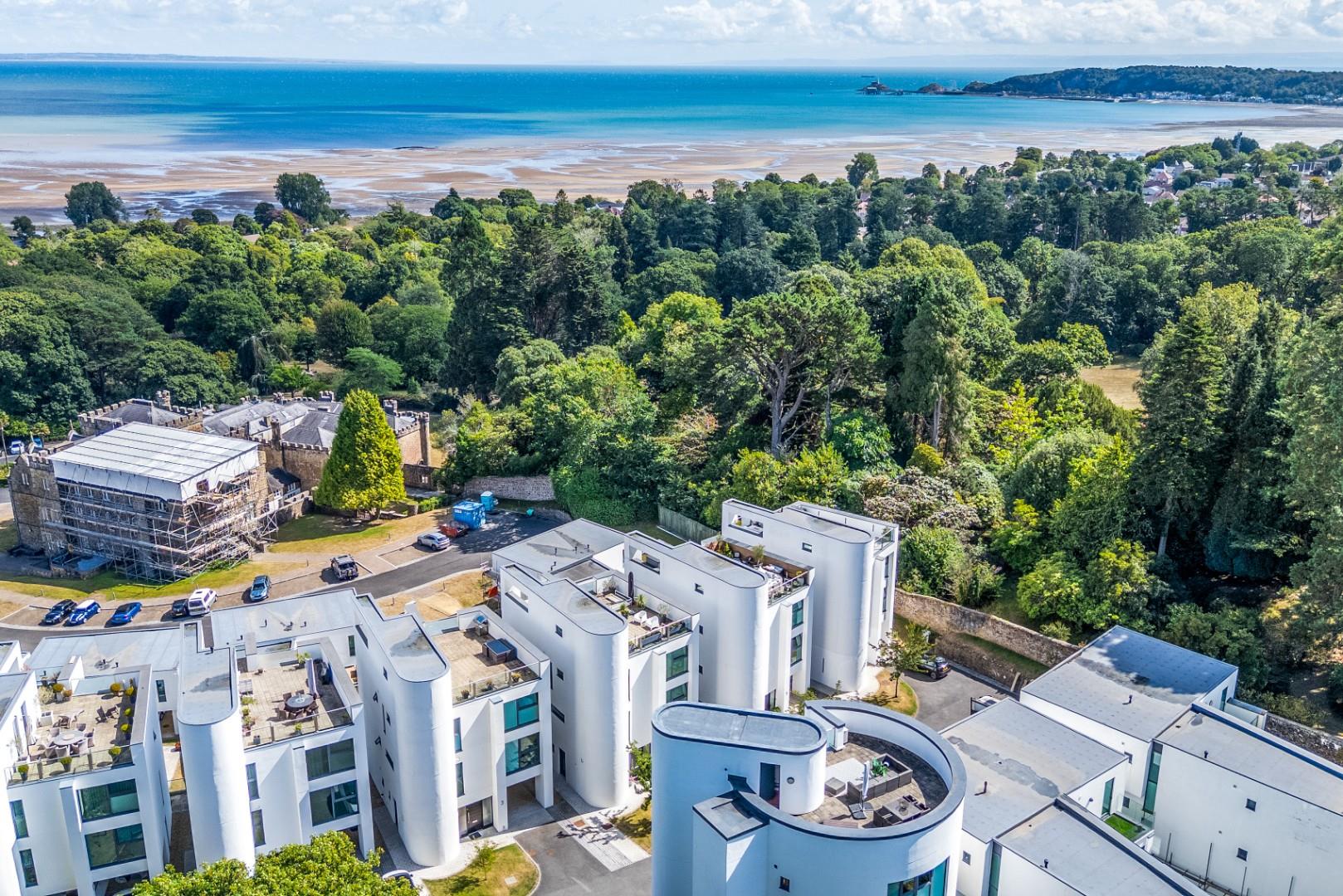 Upper Castle View, Blackpill, Swansea, SA3 5BY